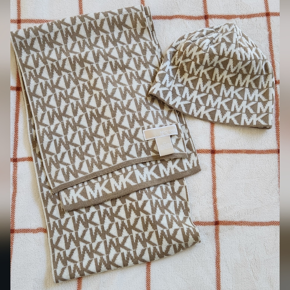 Michael Kors Scarf Set